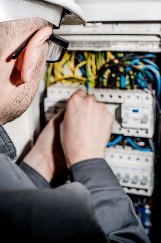 electrician-1080574__480